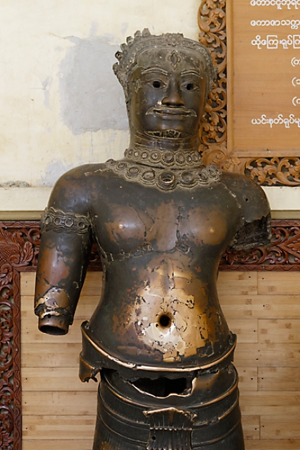 Mandalay-Bouddha Mahamuni-037